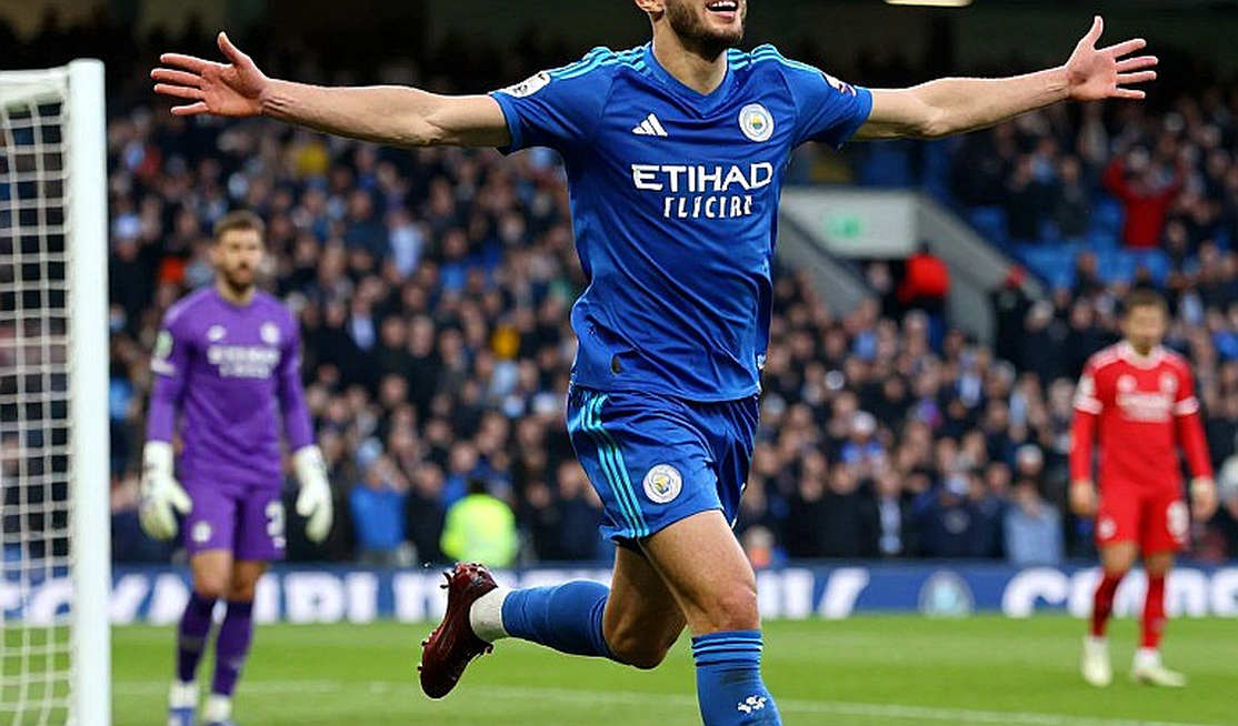 Coventry hạ Nottingham Forest: khối phòng ngự thấp, đường bóng dài và vết nứt không nằm ở VAR Coventry hạ Nottingham Forest: khối phòng ngự thấp, đường bóng dài và vết nứt không nằm ở VAR