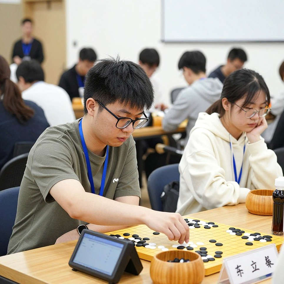 Bảng dữ liệu trống giữa mùa giải lớn: cái bẫy của nhà phân tích esports