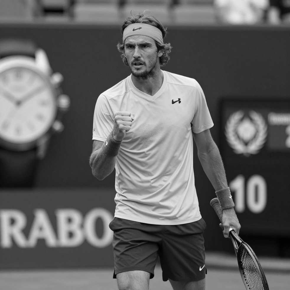 Wuhan Open: Kartal vượt qua Kalinina nhờ hiệu suất giao bóng, Zheng Qinwen rút lui vì kiệt sức