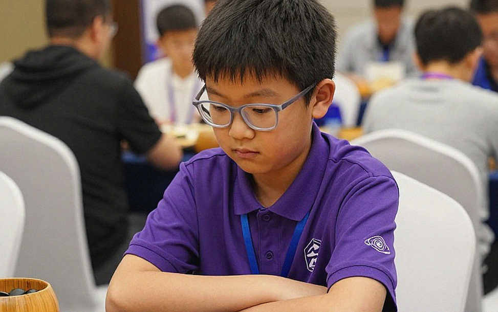 UzChess Cup: Jacobson hạ Vakhidov bằng khai cuộc 'né lý thuyết' và mâu thuẫn 7.b3 chưa được giải đáp